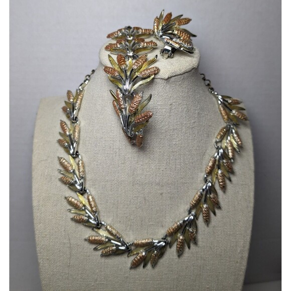 Cat Tails Cotton Tails Jewelry Set - Picture 1 of 8
